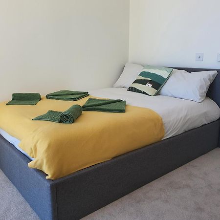 Cozy Room With Private Bathroom In Luxurious Flat Londra Exterior foto