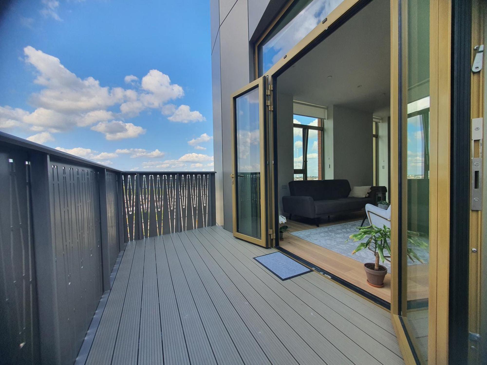 Cozy Room With Private Bathroom In Luxurious Flat Londra Exterior foto
