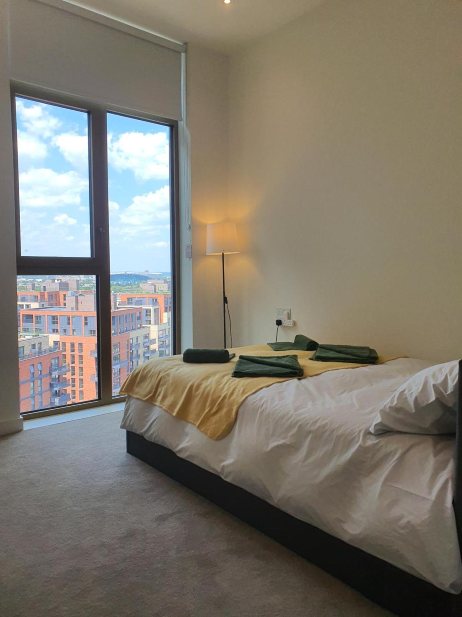 Cozy Room With Private Bathroom In Luxurious Flat Londra Exterior foto