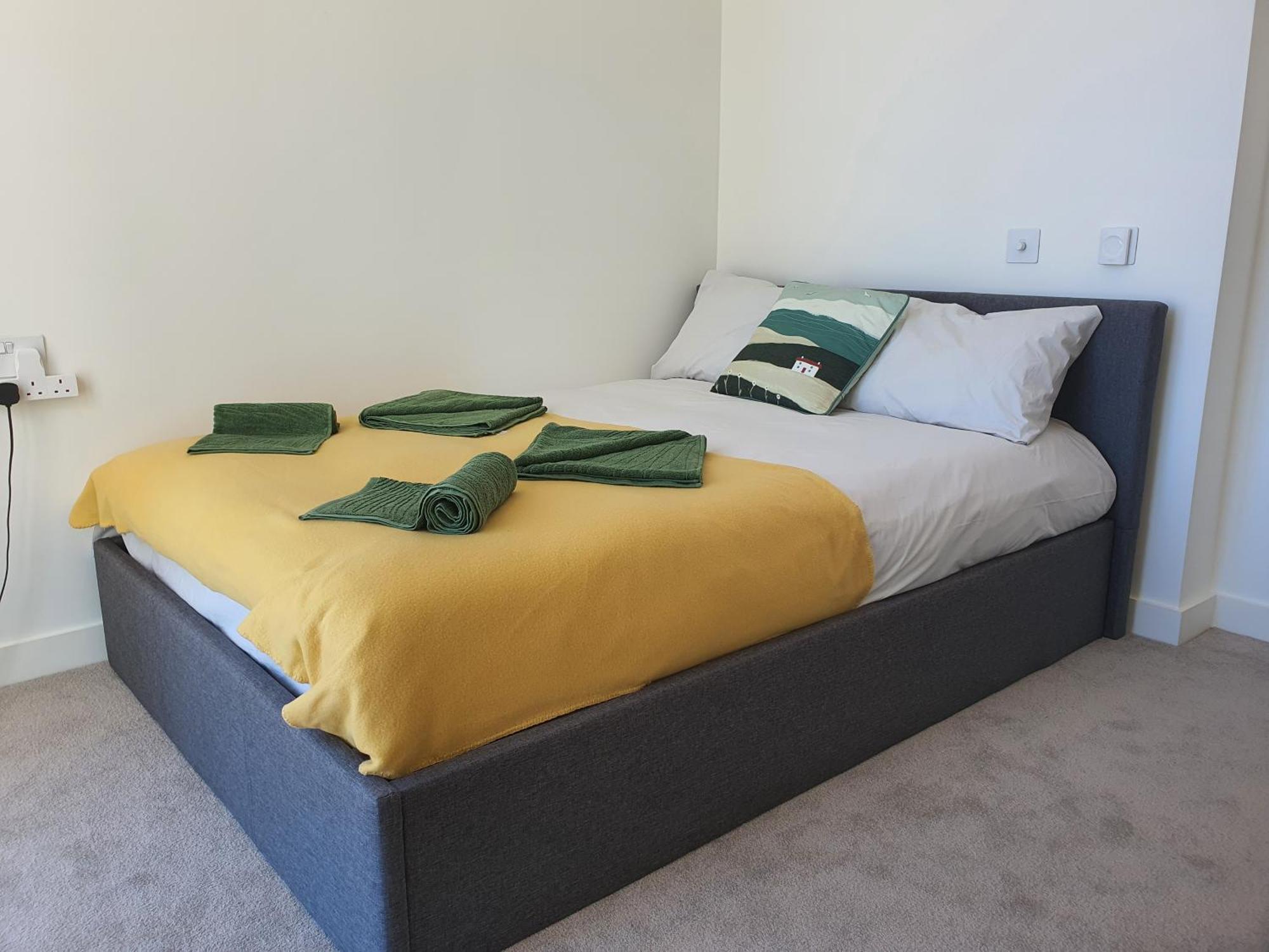Cozy Room With Private Bathroom In Luxurious Flat Londra Exterior foto